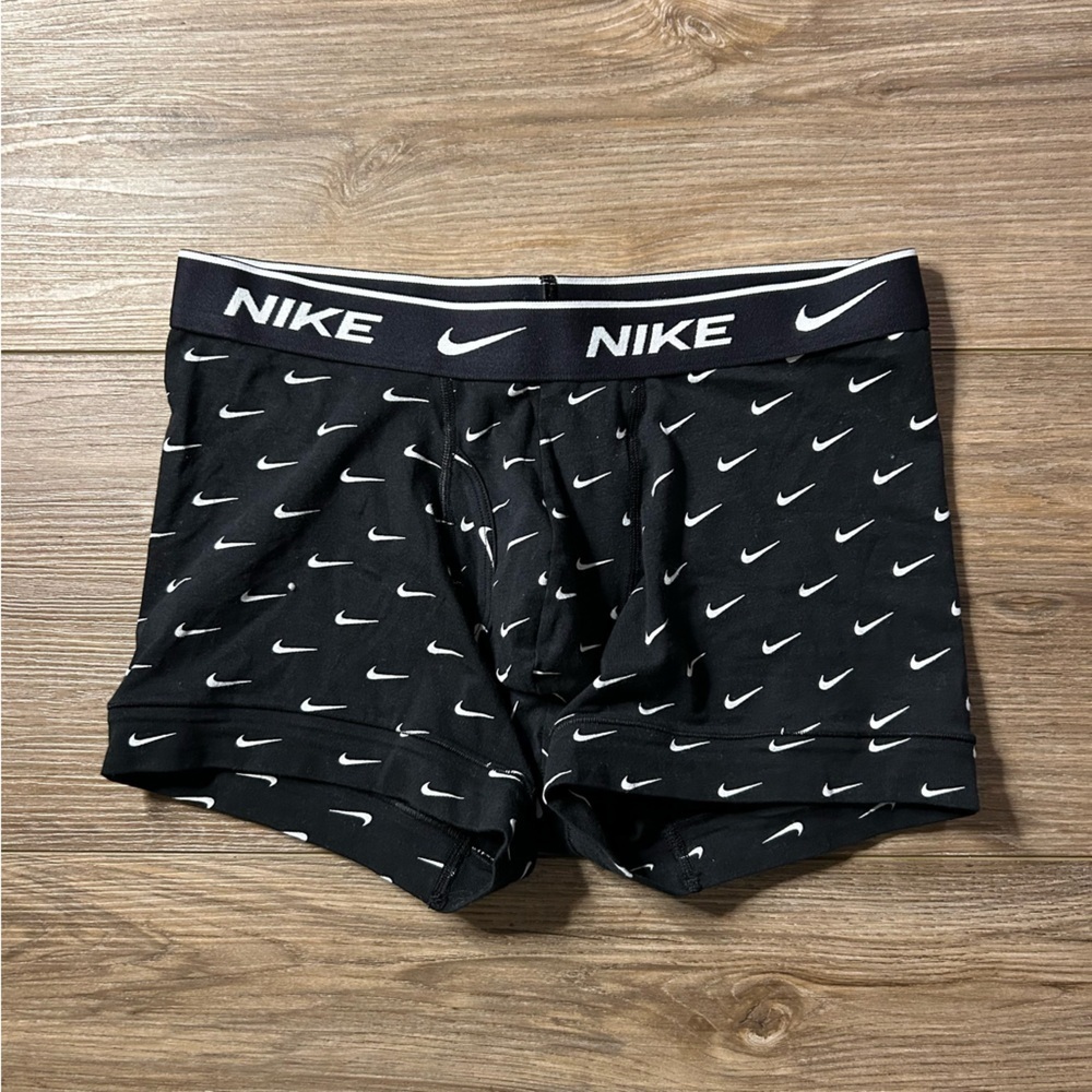 Nike | Dri-FIT Ultra Comfort Swoosh Logo Trunks in Black/White (Small)